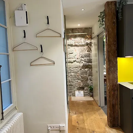 Tiny Old Town Apartment *